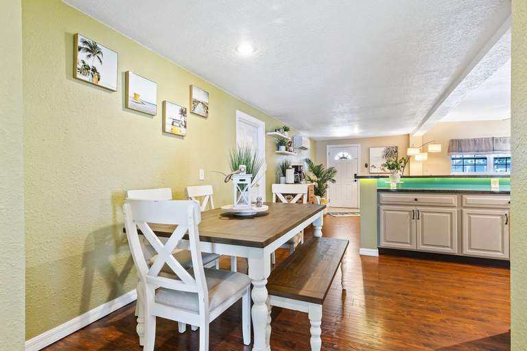 Room 3, 7 Min to Beach Pool BBQ Games Getaway, Pinellas