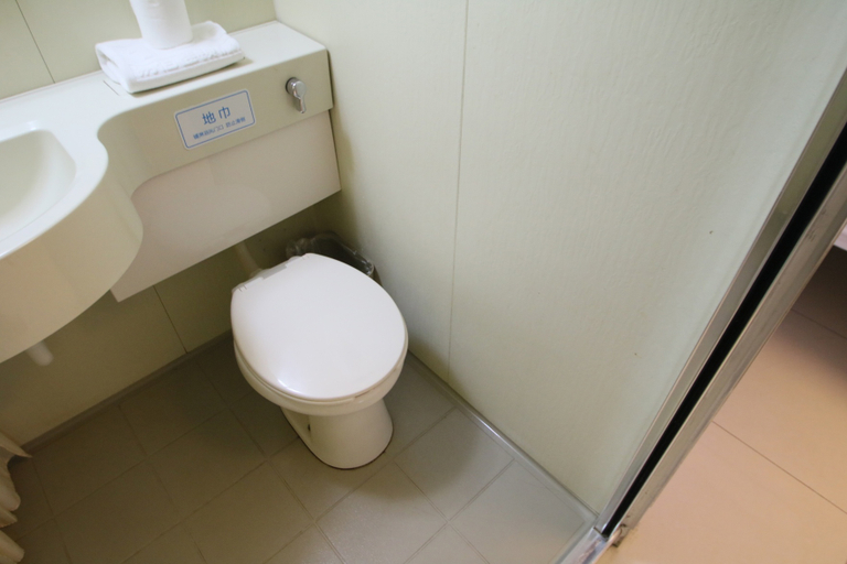 Bathroom, 100 Inn (Zhoupu Wanda), Shanghai