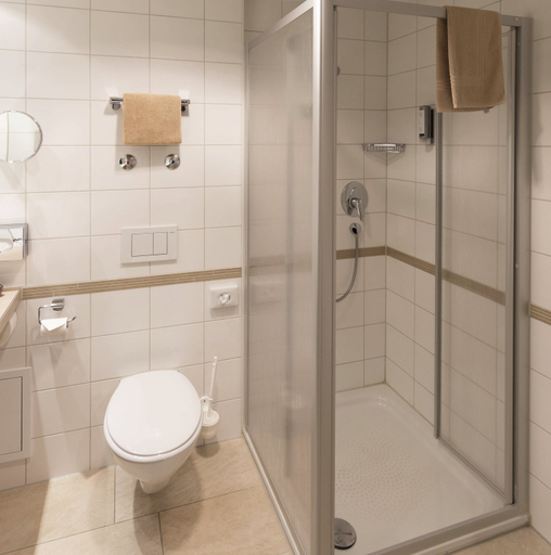 Bathroom 2, Restaurant & Hotel Engelkeller, Memmingen