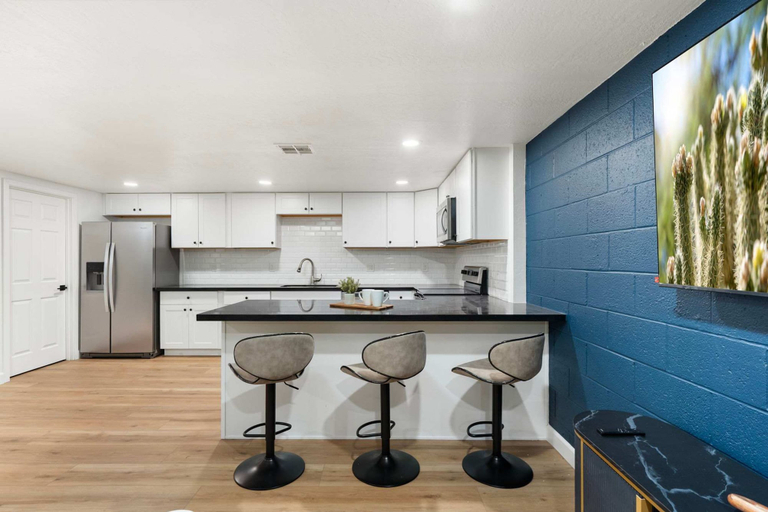 Room 5, Sleeps 16 Heated Pool Arcade Backyard Resort, Maricopa
