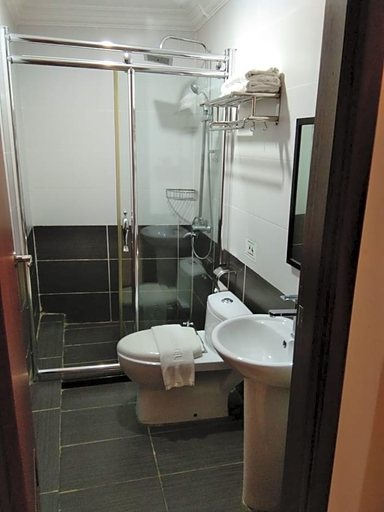 Bathroom 5, Paragon Lutong Hotel, Miri