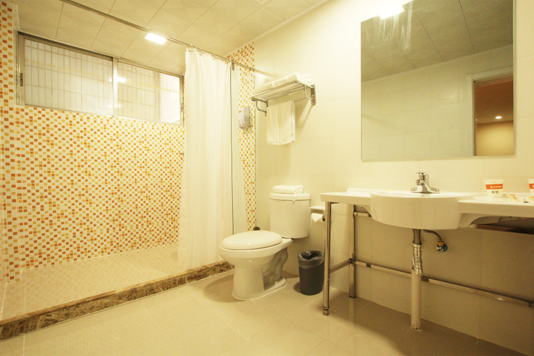 Bathroom 3, Home Inn (Guilin Railway Station Zhongshan South Road), Guilin