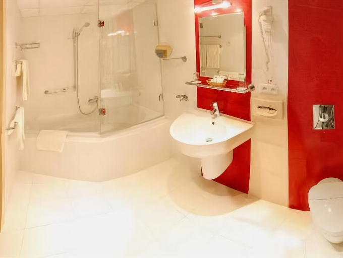 Bathroom 3, Olympik Artemis, Praha 7