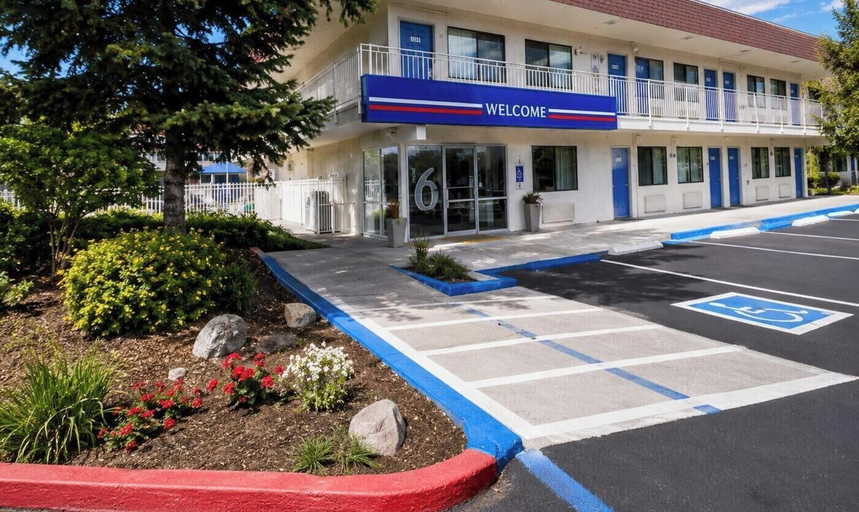 Exterior & Views 1, Motel 6 Yreka, CA, Siskiyou