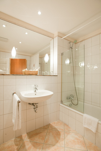 Bathroom 4, Hotel Barbarossa, Düsseldorf