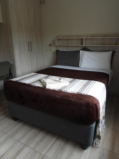 Room 2, 2 베드 아파트먼트 위스 안-스위트 키체네트 - 2064, Harare