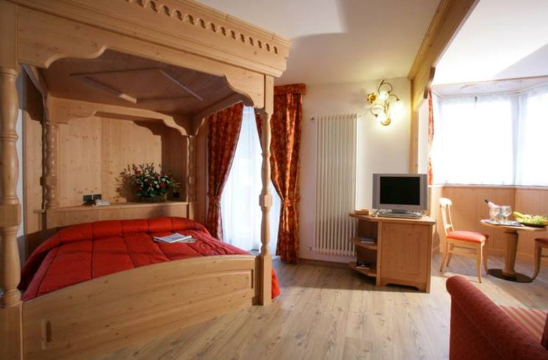 Bedroom 2, Hotel Garni La Roccia, Trento