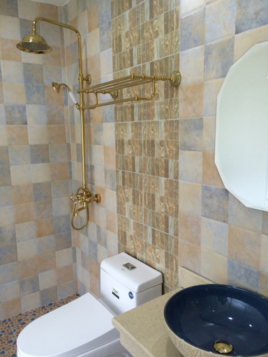 Bathroom, Yangshuo Laozhaishan Inn (20yuan Background Xingping Ancient Town), Guilin