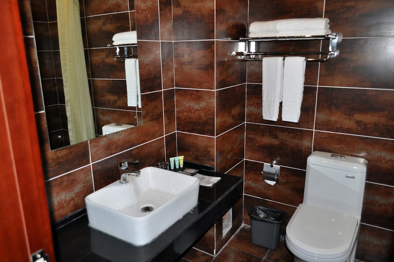Bathroom 2, IU Hotel (Xianning railway station), Xianning