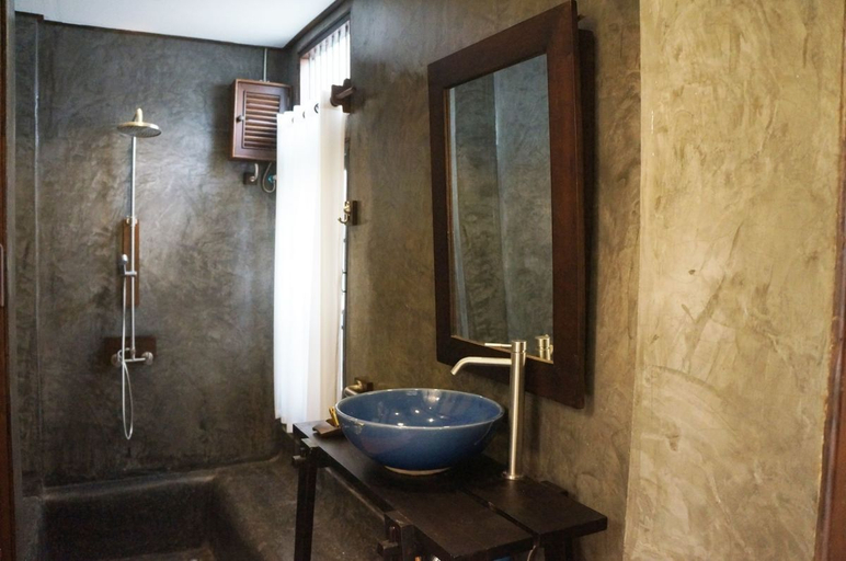 Bathroom 3, Ban Chang Tong, Muang Chiang Mai