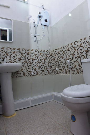 Bathroom 5, Thimira Mist - Entire Home in Kandy City, K.F.G. & G. Korale