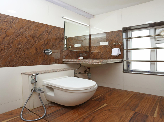 Bathroom 4, Hotel The Oasis, Bhopal
