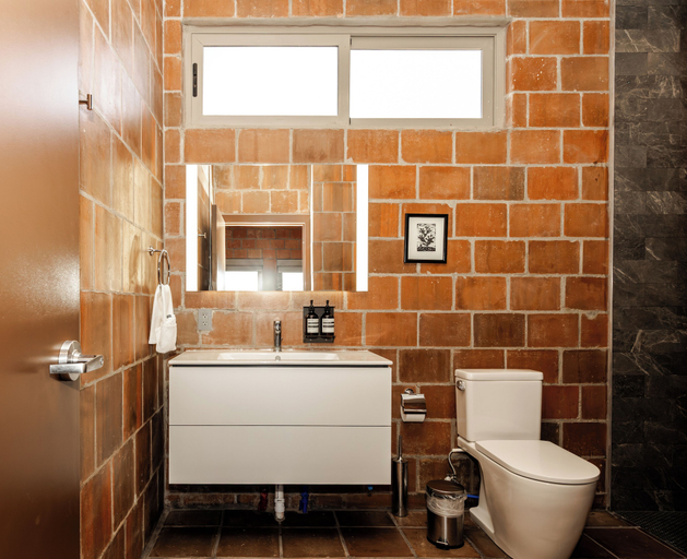 Bathroom 3, High Frontier, Jeff Davis