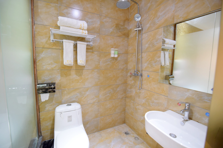 Bathroom 3, Xingyi Chaosheng Grand Hotel, Qianxinan Buyei and Miao