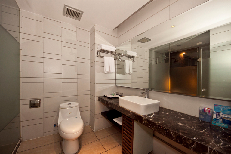 Bathroom 2, Mountains & Rivers Hotel, Fuzhou