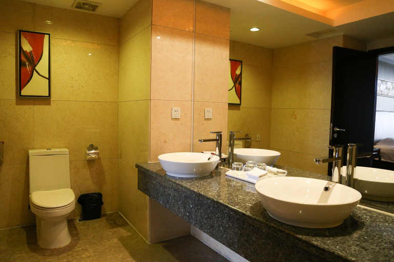 Bathroom 2, Swan Land Hotel, Dongguan