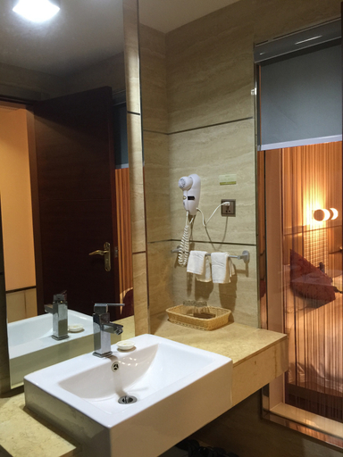 Bathroom 3, Changji Business Center, Shanwei