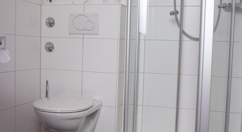 Bathroom 3, Dom Hotel , Worms