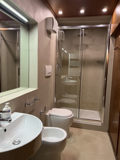 Bathroom, MAG 1, Florence