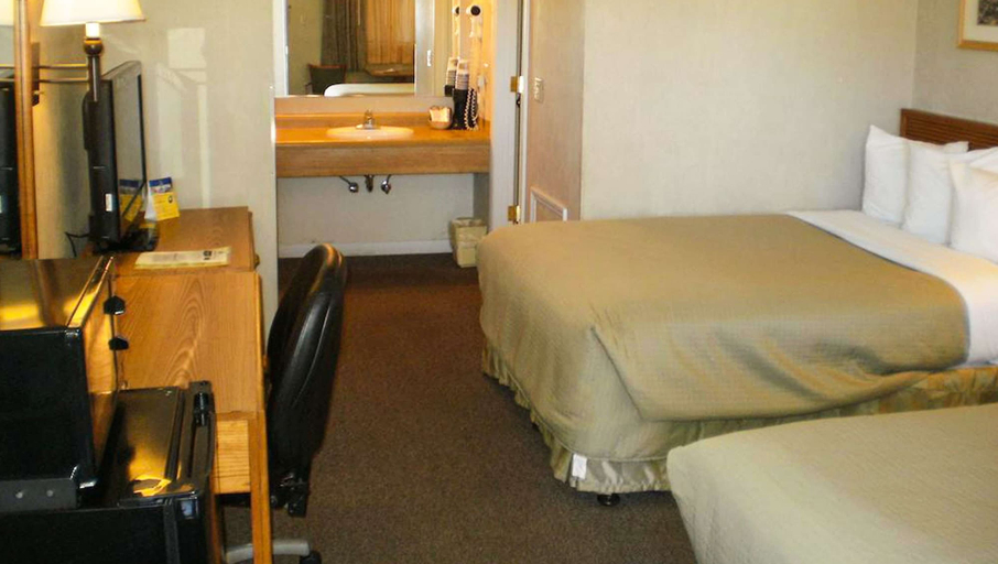 Bedroom 2, Magnuson Hotel Park Vue, White Pine