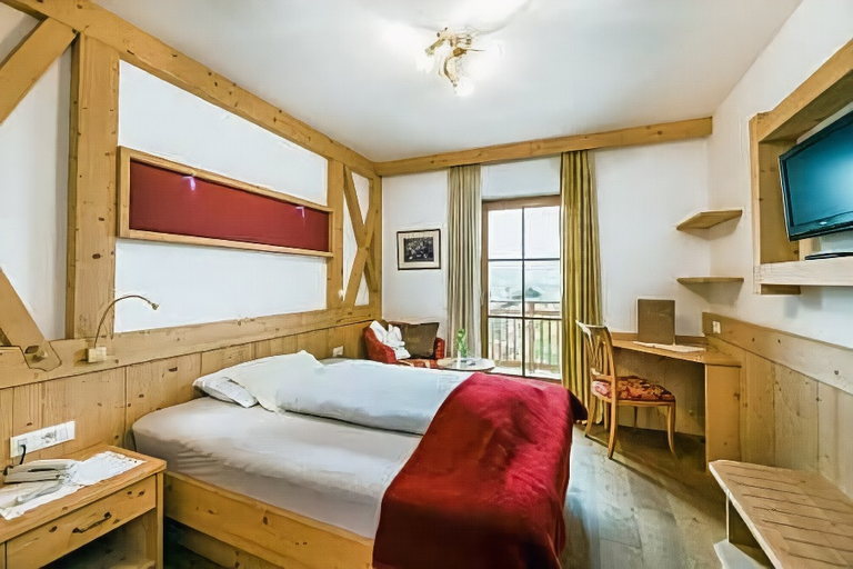 Bedroom 3, Hotel Castel Oswald von Wolkenstein, Bolzano