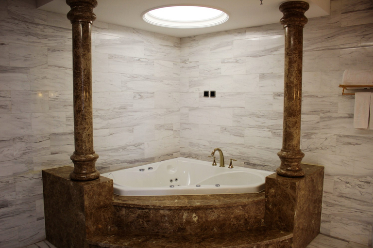 Bathroom 4, Haishanghai Hotel, Huludao