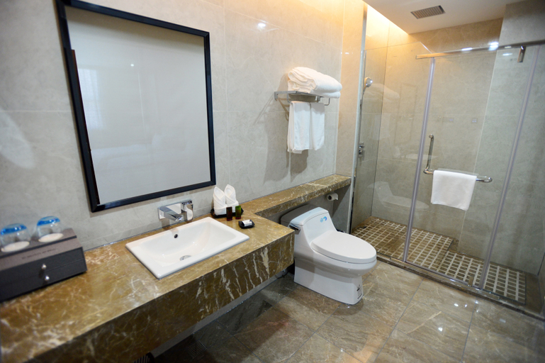 Bathroom, Palm Bay Red Mansion Resort, Longyan