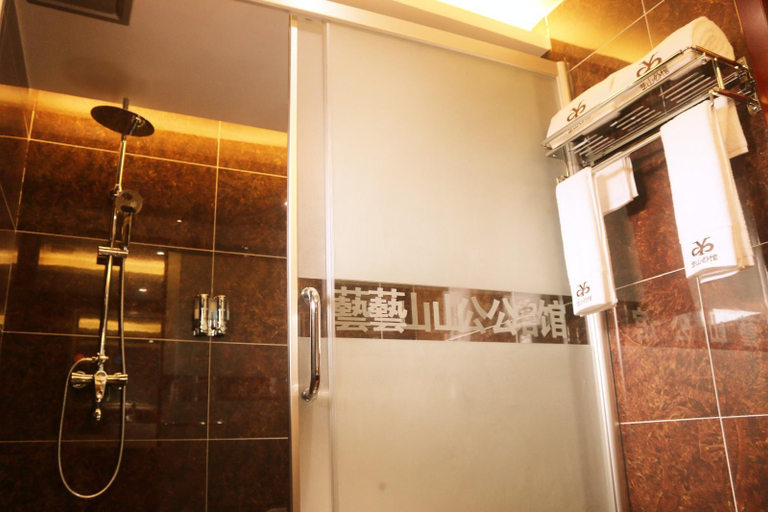 Bathroom 3, Yishan Mansion Lijiang, Lijiang
