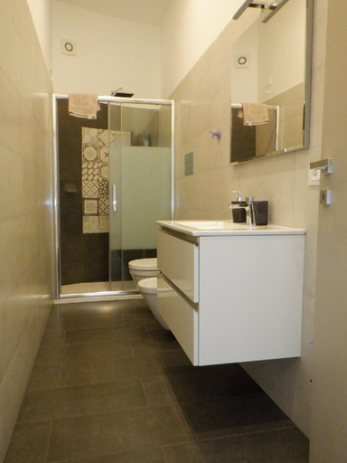 Bathroom 3, Sicania, Messina