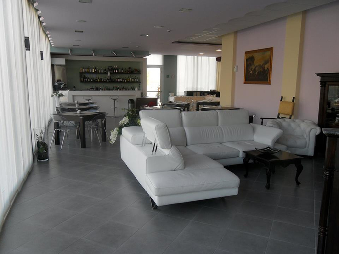 Others 4, Hotel Saturday, Salerno