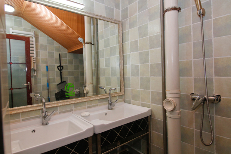 Bathroom, Xi'an Ban Shi Guang Hostel, Xi'an