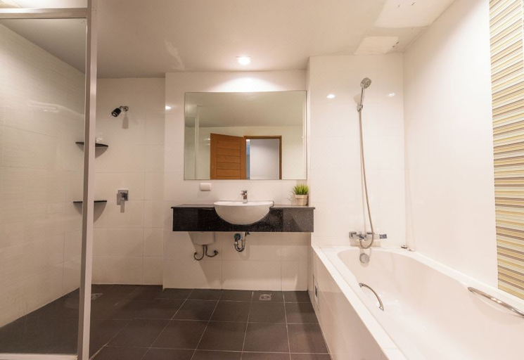 Bathroom 4, Memo Suite Pattaya, Pattaya