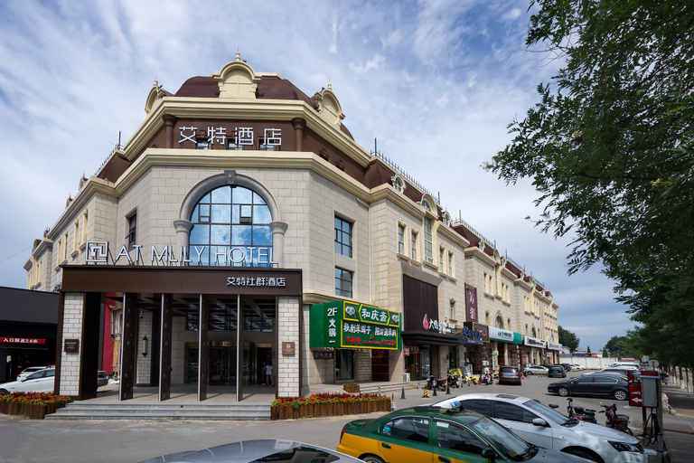 Exterior & Views