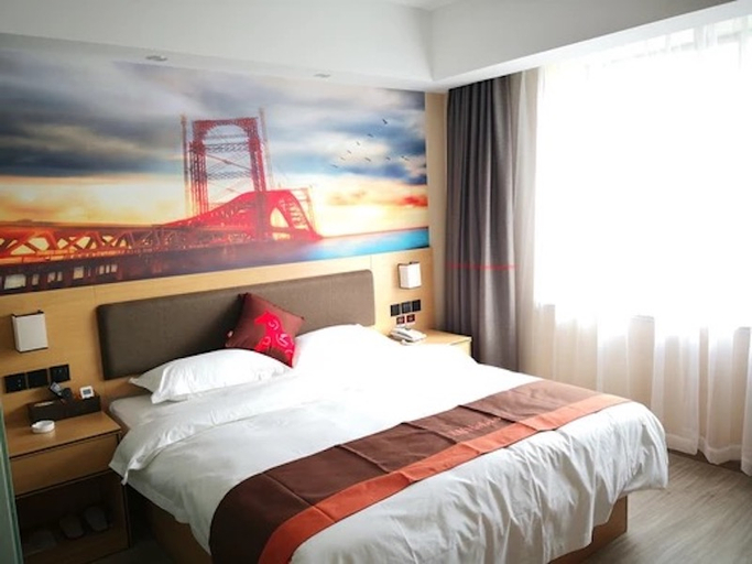 Bedroom 2, Junyi Chain Hotel (Datong Road, the tallest fountain in Asia), Heyuan
