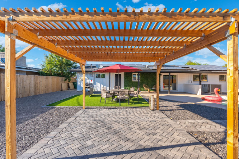 Room 2, Sleeps 16 Heated Pool Arcade Backyard Resort, Maricopa
