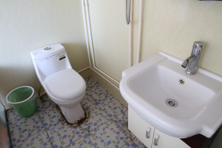 Bathroom 5, Jinsanyi Hotel, Jinan
