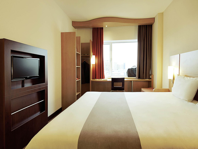 Bedroom 3, ibis Lyon Est Beynost A42, Ain