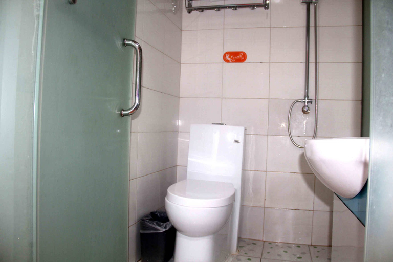Bathroom, Pod Inn (Beijing Luoguxiang Houhai Gulou), Beijing