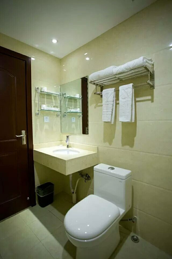 Bathroom, bazhong zhonglian shangwuhotel, Bazhong