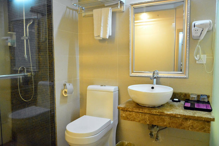 Bathroom, Baiyue Fashion Hotel, Nanning
