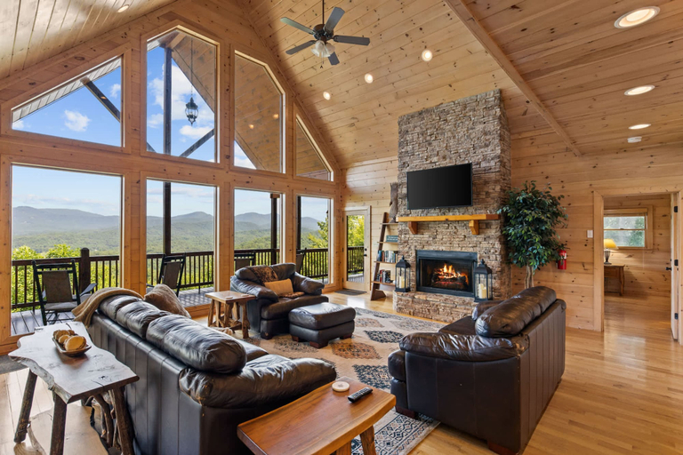 Room 5, Stunning Mtn Views Sleeps 10 Hot Tub Game Room, Fannin
