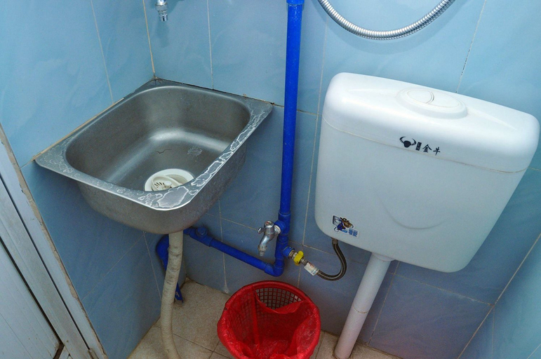 Bathroom 2, Youyuan Apartment (Southern War Zone General Hospital), Guangzhou