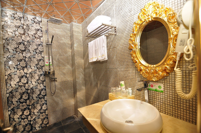 Bathroom 2, Yinxing Hotel, Kunming