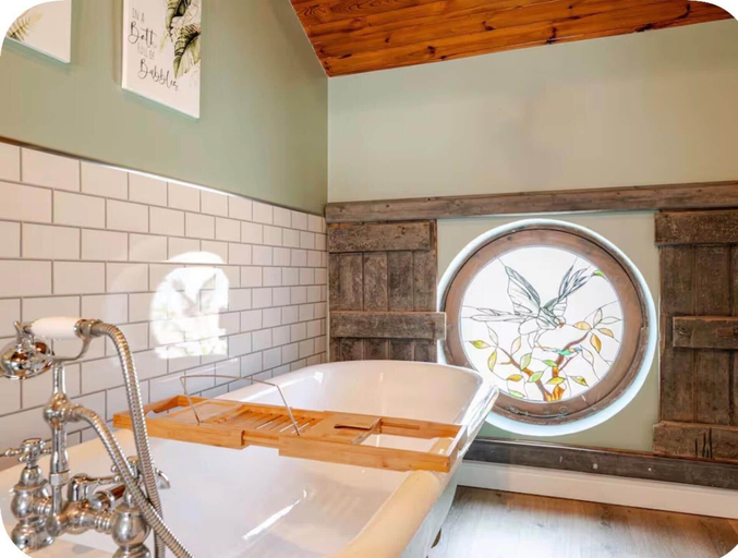Bathroom 2, The Hurst Stable, Sleeps 4 With Hot Tub & Parking, Staffordshire