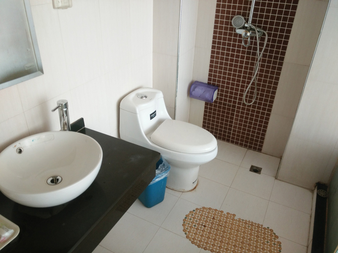 Bathroom, He Yue Meng Jing Hotel, Jiujiang