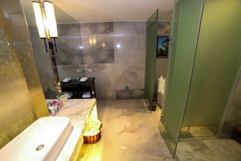 Bathroom 2, Yun Hotel, Xiangfan