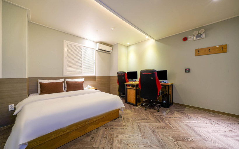 Bedroom 3, Ulsan Samsan Ilsole Hotel, Jung