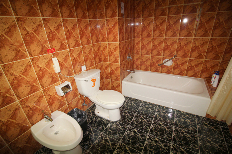 Bathroom 2, Fangyuan Hotel, Yantai