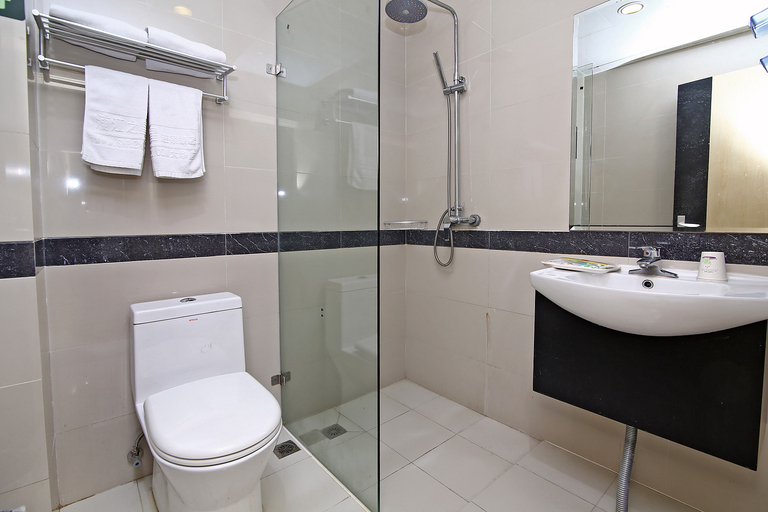 Bathroom 4, Ji Hotel Shanghai Dahua Tiger Town, Shanghai