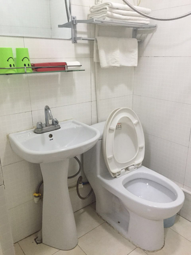 Bathroom, Yidu Hotel, Beijing